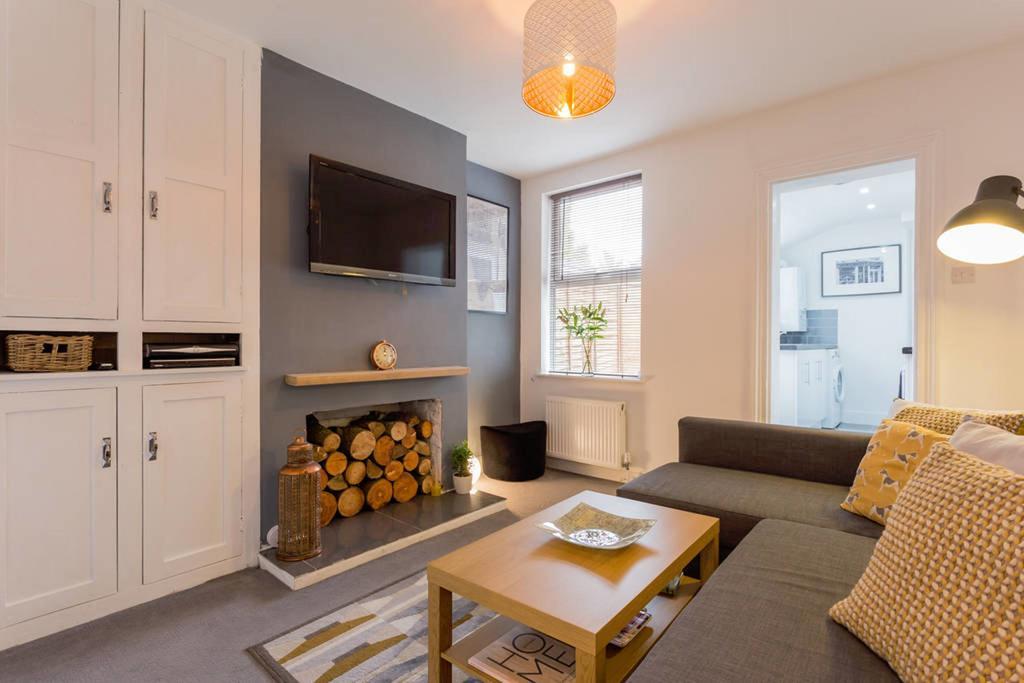Ashton House - Stylish 2 Bedroom House, Close To Luton Town Center & Airport Exterior foto